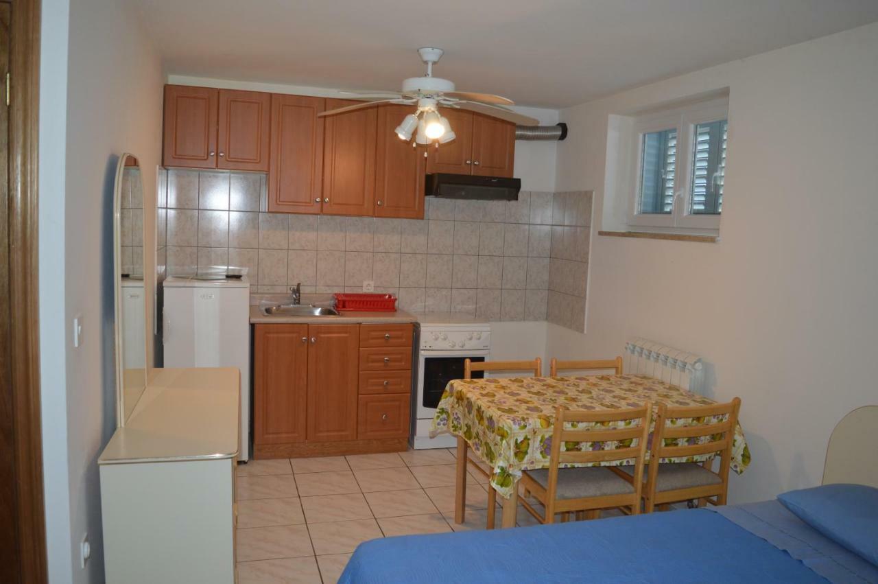 Apartments Charlie Krk Town Exterior foto