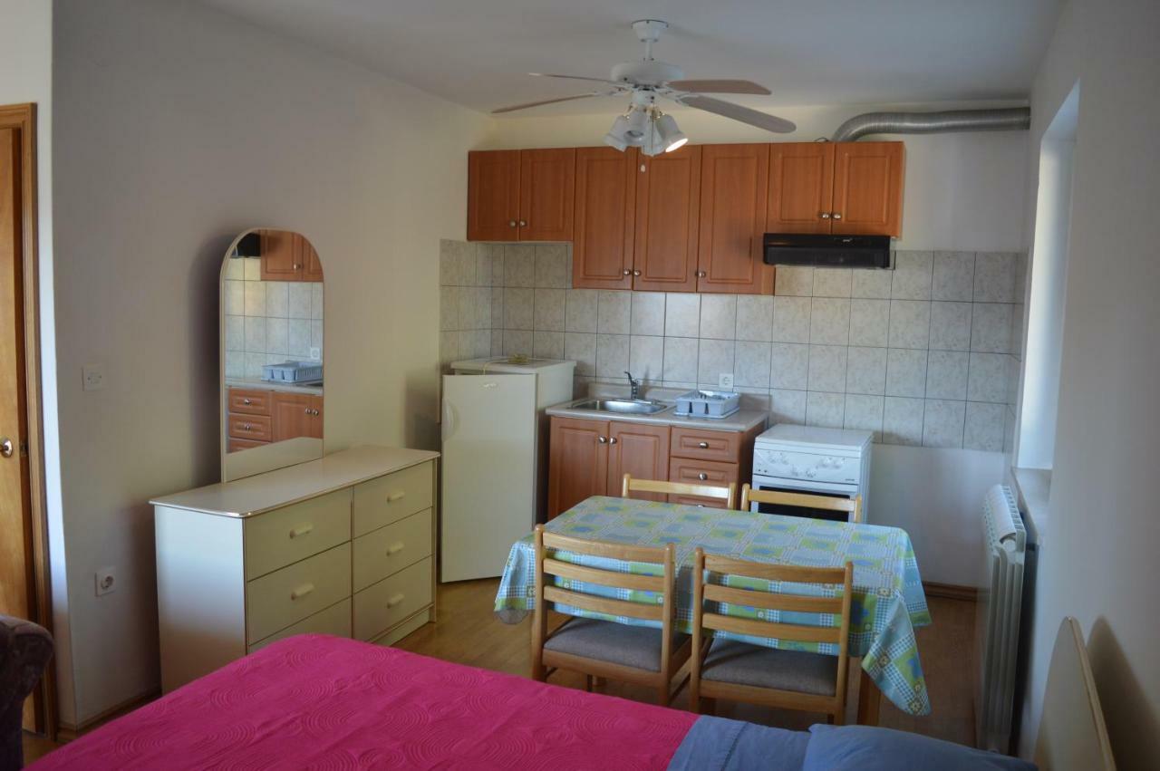 Apartments Charlie Krk Town Exterior foto