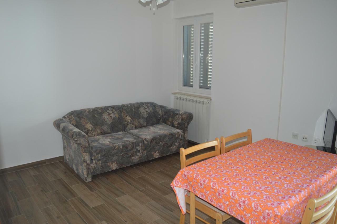 Apartments Charlie Krk Town Exterior foto